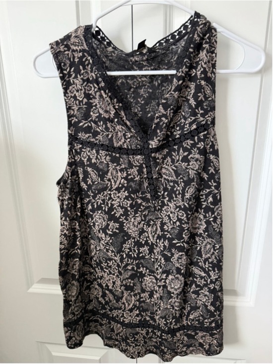 Lucky Brand Tops - Lucky Brand Black & Beige Floral Tank Top M